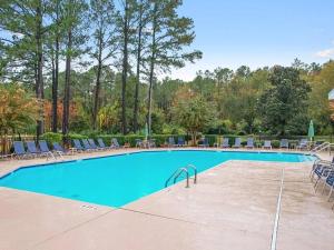 Updated Barefoot Retreat w 2 Pools & Hot Tub