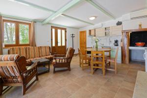 Holiday Home Gimino by Rent Istria