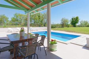 Holiday Home Gimino by Rent Istria