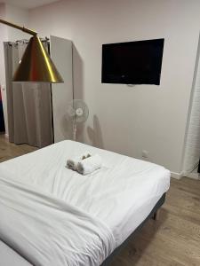 Cosy street level studio for 3