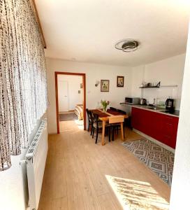 Ruhige Ferienwohnung im Grünen - Nähe Rheinsteig
