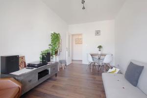 Eufonia Vinyl Friendly Apartment