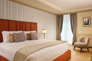 Luxury Apartments by Palazzo Portinari Salviati