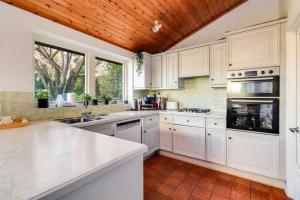 Impressive 4-bed Home - walk to Addenbrookes