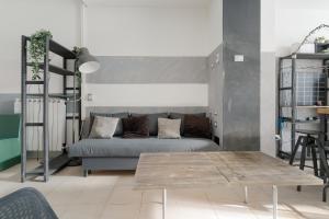 GuestHost - Modern Loft X4 Milano Navigli