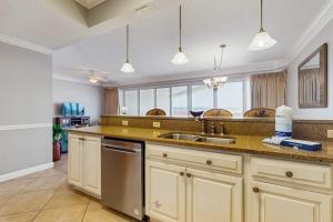 Beachfront Condo with Balcony Pools and Gym