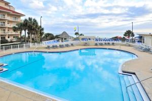 Relaxing Waterfront Condo with Pools & Gym Access