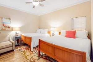 Stylish Gulf-Front Condo with Balcony and Gym