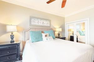 Stylish Gulf-Front Condo with Balcony and Gym