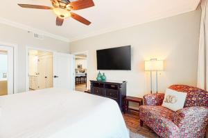 Stylish Gulf-Front Condo with Balcony and Gym