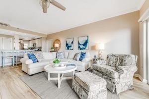 2BR Gulf View Condo with Balcony and Pools