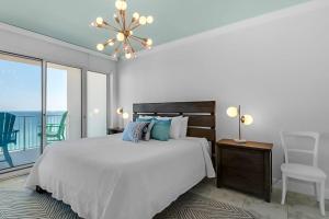 12th-Floor Gulffront Condo with Pool