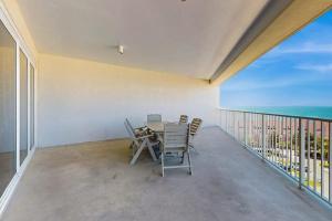 Beachfront Views Pools and Hot Tub Getaway
