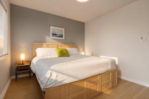 Spacious Downtown 1 BDRM - Walking Distance