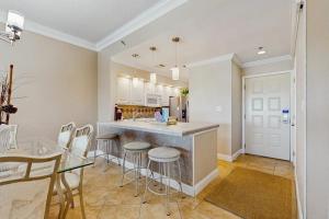 Gulffront Villa with Pool Hot Tub and Sauna