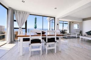 Coastal Hospitality - De Valle 52
