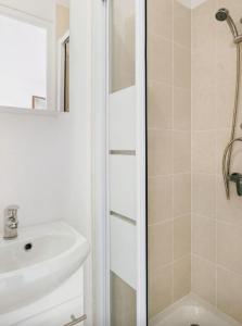 Small Flat - Close to Convention
