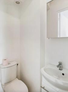 Small Flat - Close to Convention