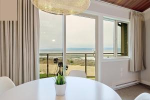 Oceanfront Studio with Loft - amazing views!