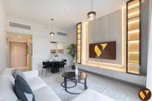 Vogue Vacation Homes, JVC Jeewar Tower near Circle Mall, One Bedroom Apartment with Balcony and City View, Access toAmenities