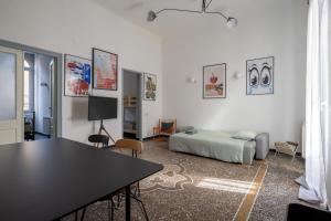 C-44 Historic stairway Authentic charming apartment with aircon in historic building up to 6ppl Newly renovated