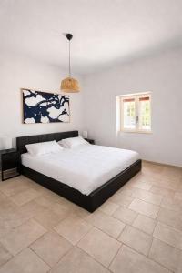 Modern Countryside Villa with Pool, Bikes & Sea