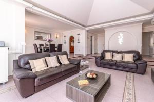 Villa Azure Wonderful 3 Bedroom Villa Private Heated Pool