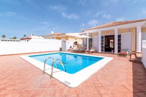 Villa Azure Wonderful 3 Bedroom Villa Private Heated Pool