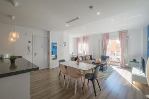 Modern, Stylish & Comfortable Apartment