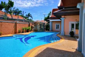 Pattaya 5BR Pool Villa Sleeps 10