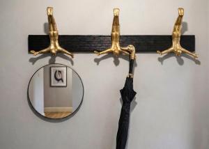 Large Stylish Modern House with Garden and Parking