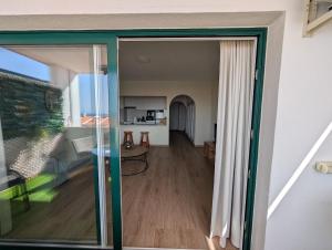 Wake Up to the Ocean Serene Seafront 1 BR