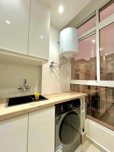 Downtown and beach, ideal stay