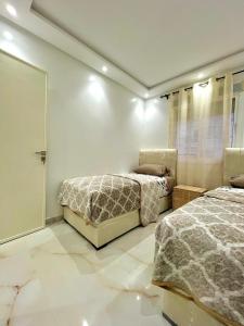 Downtown and beach, ideal stay