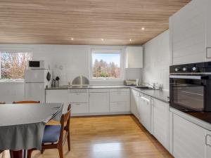 Holiday Home Aamunde - 600m from the sea by Interhome