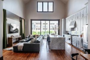 2 Designer Homes 14 Bedrooms Walk to St Charles