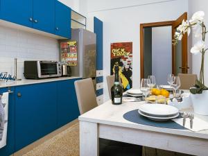 Due ali sul mare by Holiday World