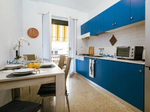 Due ali sul mare by Holiday World
