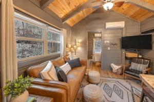 Gabriele Cabin Rustic Retreat Near Downtown