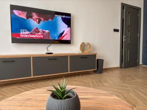 Modern Apt near St Konstantin & Elena