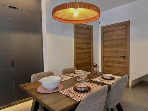 Luxe H&C Apartment