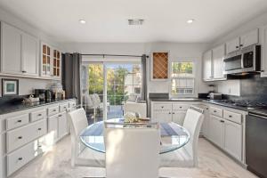 Beverly Hills Main House 3BR Hot Tub