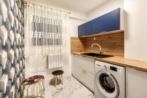 Golden Villa Saska Kępa Luxury Retreat with Garden & Design Interior