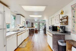 Marcias Mercer Lake Chateau