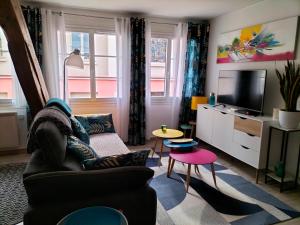 Près des Thermes de Bagnères de Bigorre, loft 3 étoiles, coloré et ensoleillé