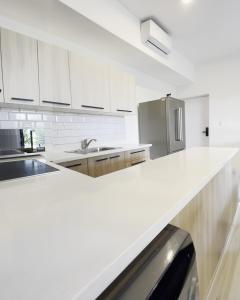 White Sands Tropical Oasis with Private Pool 3 Mins to the Beach