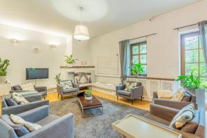 Leśna SPA Willa pod Warszawą Jacuzzi, Sauna, Kominek, Sport & Joga
