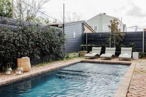 Garden District Stay Shared Heated Pool & Spa