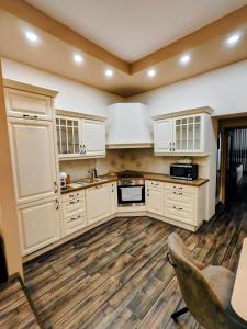 Roberts Apartment