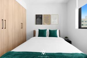 Rooftop Paradise and Modern 1BR with City Views